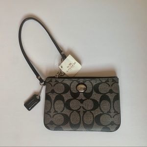 NWT Coach Peyton Signature Small Wristlet